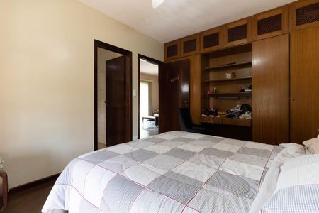 Casa à venda com 403m², 5 quartos e 6 vagas Casa à venda com 403m², 5 quartos e 6 vagasSuíte 3