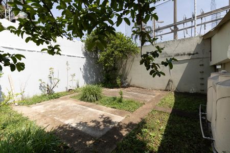 Casa à venda com 403m², 5 quartos e 6 vagas Casa à venda com 403m², 5 quartos e 6 vagasQuintal/Jardim