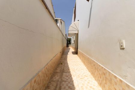 Casa à venda com 403m², 5 quartos e 6 vagas Casa à venda com 403m², 5 quartos e 6 vagasCorredor Lateral