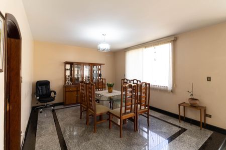 Casa à venda com 403m², 5 quartos e 6 vagas Casa à venda com 403m², 5 quartos e 6 vagasSala