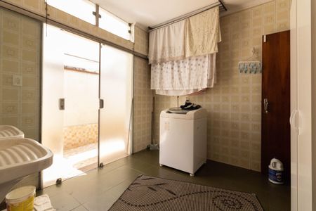 Casa à venda com 403m², 5 quartos e 6 vagas Casa à venda com 403m², 5 quartos e 6 vagasLavanderia