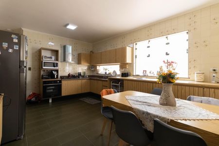 Casa à venda com 403m², 5 quartos e 6 vagas Casa à venda com 403m², 5 quartos e 6 vagasCozinha