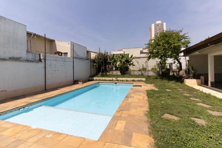 Casa à venda com 403m², 5 quartos e 6 vagas Casa à venda com 403m², 5 quartos e 6 vagasQuintal