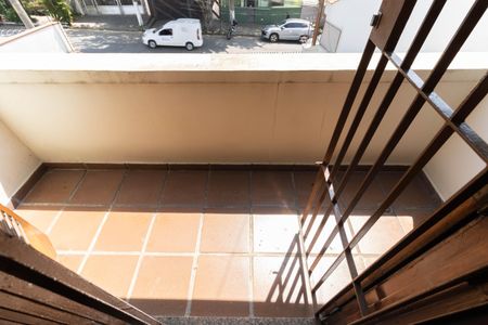 Casa à venda com 403m², 5 quartos e 6 vagas Casa à venda com 403m², 5 quartos e 6 vagasVaranda da Suíte 4