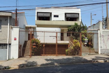 Casa à venda com 403m², 5 quartos e 6 vagas Casa à venda com 403m², 5 quartos e 6 vagasFachada