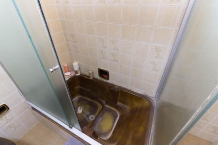 Casa à venda com 403m², 5 quartos e 6 vagas Casa à venda com 403m², 5 quartos e 6 vagasBanheiro das Suítes 3 e 4