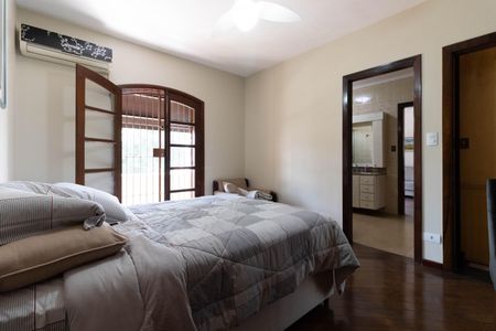 Casa à venda com 403m², 5 quartos e 6 vagas Casa à venda com 403m², 5 quartos e 6 vagasSuíte 3