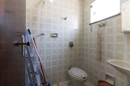 Casa à venda com 403m², 5 quartos e 6 vagas Casa à venda com 403m², 5 quartos e 6 vagasBanheiro de Serviço