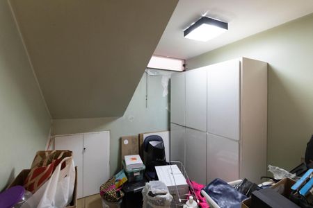 Casa à venda com 403m², 5 quartos e 6 vagas Casa à venda com 403m², 5 quartos e 6 vagasQuarto da Garagem