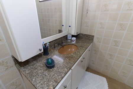 Casa à venda com 403m², 5 quartos e 6 vagas Casa à venda com 403m², 5 quartos e 6 vagasBanheiro da Suíte 1