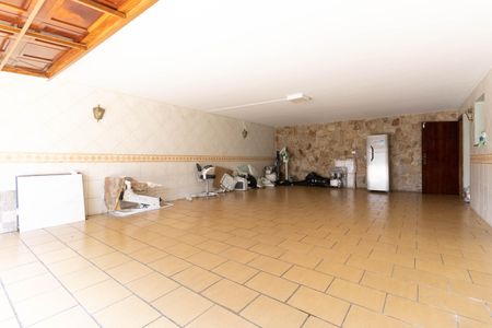 Casa à venda com 403m², 5 quartos e 6 vagas Casa à venda com 403m², 5 quartos e 6 vagasGaragem