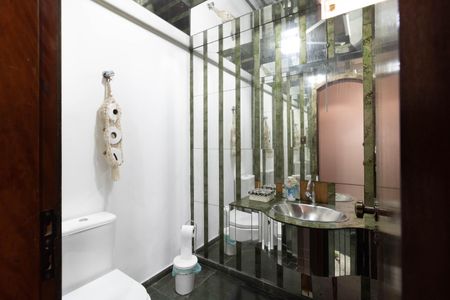 Casa à venda com 403m², 5 quartos e 6 vagas Casa à venda com 403m², 5 quartos e 6 vagasLavabo