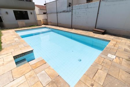 Casa à venda com 403m², 5 quartos e 6 vagas Casa à venda com 403m², 5 quartos e 6 vagasPiscina