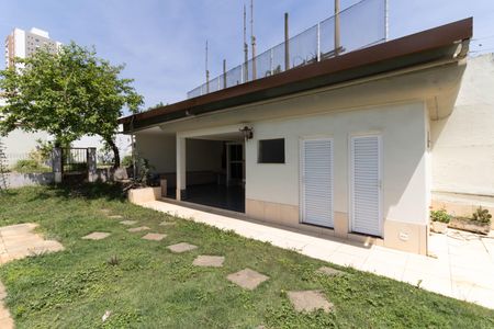 Casa à venda com 403m², 5 quartos e 6 vagas Casa à venda com 403m², 5 quartos e 6 vagasQuintal