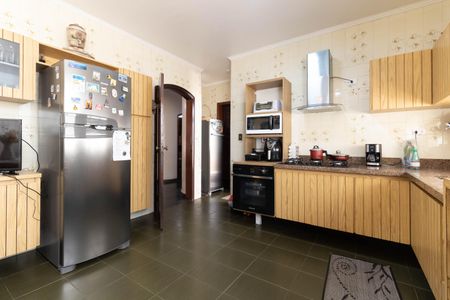 Casa à venda com 403m², 5 quartos e 6 vagas Casa à venda com 403m², 5 quartos e 6 vagasCozinha