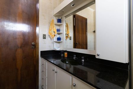 Casa à venda com 403m², 5 quartos e 6 vagas Casa à venda com 403m², 5 quartos e 6 vagasBanheiro da Suíte 2