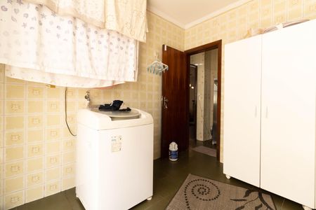 Casa à venda com 403m², 5 quartos e 6 vagas Casa à venda com 403m², 5 quartos e 6 vagasLavanderia