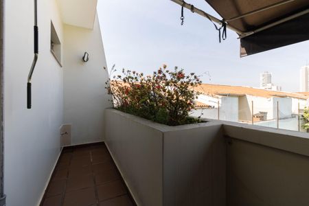 Casa à venda com 403m², 5 quartos e 6 vagas Casa à venda com 403m², 5 quartos e 6 vagasVaranda das da Suíte 2 e 1