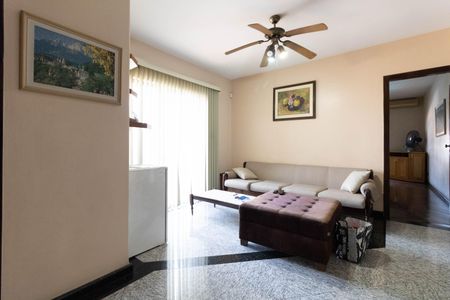 Casa à venda com 403m², 5 quartos e 6 vagas Casa à venda com 403m², 5 quartos e 6 vagasSala Íntima