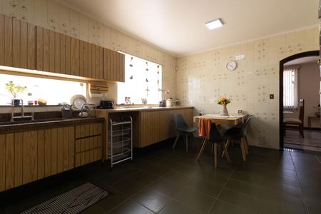 Casa à venda com 403m², 5 quartos e 6 vagas Casa à venda com 403m², 5 quartos e 6 vagasCozinha