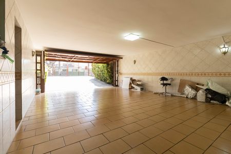 Casa à venda com 403m², 5 quartos e 6 vagas Casa à venda com 403m², 5 quartos e 6 vagasGaragem