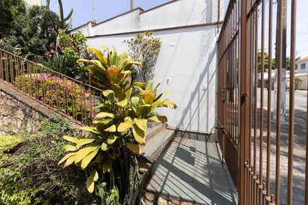 Casa à venda com 403m², 5 quartos e 6 vagas Casa à venda com 403m², 5 quartos e 6 vagasEntrada