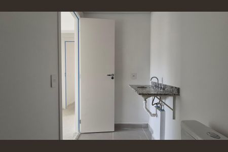 Apartamento à venda com 68m², 2 quartos e 1 vaga Apartamento à venda com 68m², 2 quartos e 1 vagaBanheiro da suíte