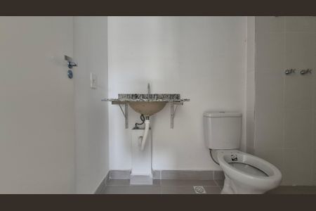 Apartamento à venda com 68m², 2 quartos e 1 vaga Apartamento à venda com 68m², 2 quartos e 1 vagaBanheiro da suíte