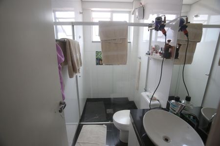 Apartamento à venda com 128m², 4 quartos e 3 vagasBanheiro da Suíte 2