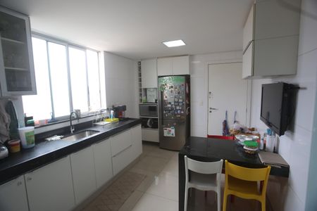 Apartamento à venda com 128m², 4 quartos e 3 vagasCozinha