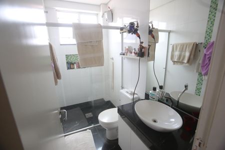 Apartamento à venda com 128m², 4 quartos e 3 vagasBanheiro da Suíte 2