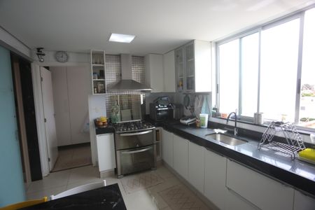 Apartamento à venda com 128m², 4 quartos e 3 vagasCozinha