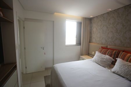 Apartamento à venda com 128m², 4 quartos e 3 vagasSuíte 2