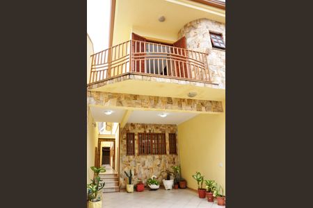 Casa à venda com 168m², 4 quartos e 4 vagas Casa à venda com 168m², 4 quartos e 4 vagasGaragem