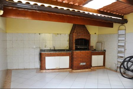 Casa à venda com 168m², 4 quartos e 4 vagas Casa à venda com 168m², 4 quartos e 4 vagasQuintal