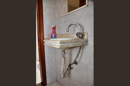 Casa à venda com 168m², 4 quartos e 4 vagas Casa à venda com 168m², 4 quartos e 4 vagasBanheiro de Serviço