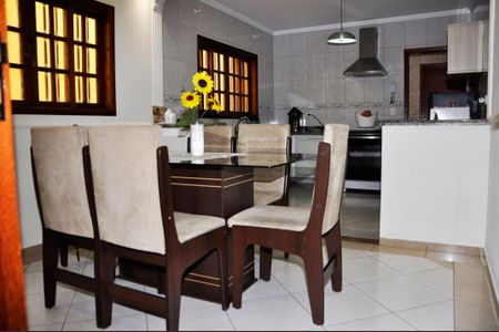 Casa à venda com 168m², 4 quartos e 4 vagas Casa à venda com 168m², 4 quartos e 4 vagasCopa