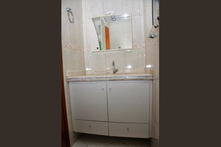 Casa à venda com 168m², 4 quartos e 4 vagas Casa à venda com 168m², 4 quartos e 4 vagasBanheiro