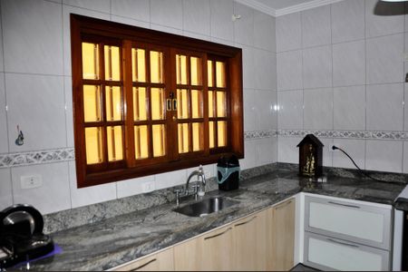 Casa à venda com 168m², 4 quartos e 4 vagas Casa à venda com 168m², 4 quartos e 4 vagasCozinha