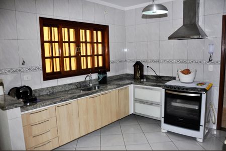 Casa à venda com 168m², 4 quartos e 4 vagas Casa à venda com 168m², 4 quartos e 4 vagasCozinha