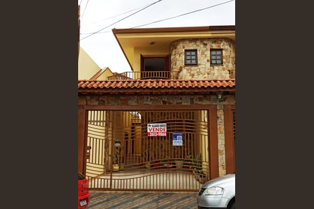 Casa à venda com 168m², 4 quartos e 4 vagas Casa à venda com 168m², 4 quartos e 4 vagasFachada