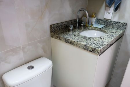 Apartamento à venda com 62m², 2 quartos e 2 vagas Apartamento à venda com 62m², 2 quartos e 2 vagasBanheiro da Suíte 1