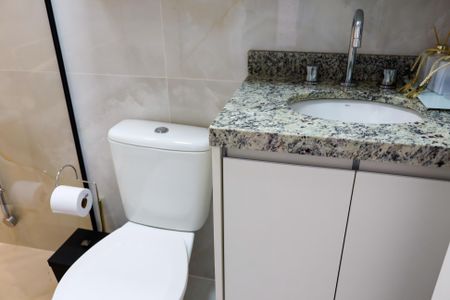 Apartamento à venda com 62m², 2 quartos e 2 vagas Apartamento à venda com 62m², 2 quartos e 2 vagasBanheiro da Suíte 1
