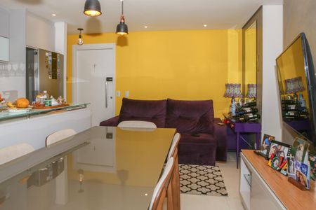 Apartamento à venda com 69m², 2 quartos e 3 vagas Apartamento à venda com 69m², 2 quartos e 3 vagasSala