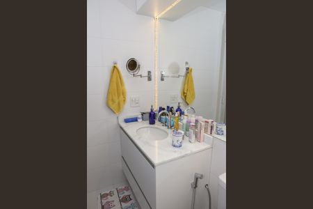 Apartamento à venda com 69m², 2 quartos e 3 vagas Apartamento à venda com 69m², 2 quartos e 3 vagasBanheiro da Suíte