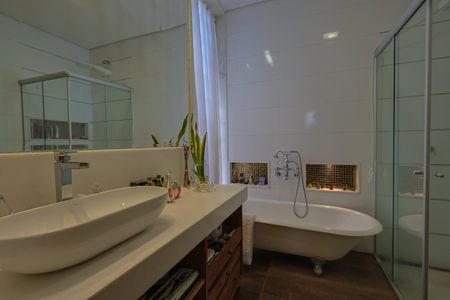 Casa à venda com 200m², 3 quartos e 2 vagasBanheiro da Suíte