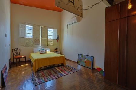 Casa à venda com 200m², 3 quartos e 2 vagasSuíte