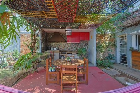 Casa à venda com 200m², 3 quartos e 2 vagasQuintal