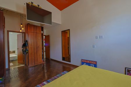 Casa à venda com 200m², 3 quartos e 2 vagasSuíte