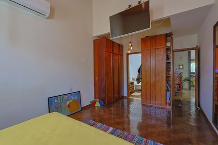 Casa à venda com 200m², 3 quartos e 2 vagasSuíte